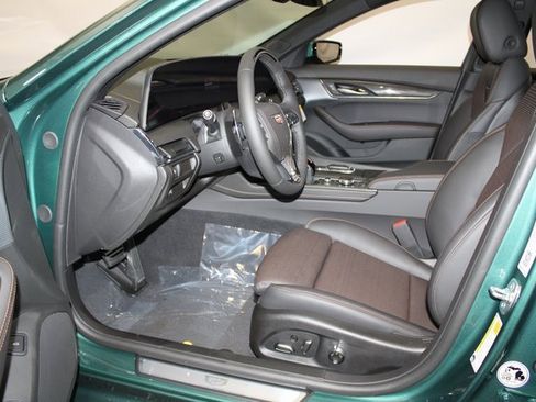 New 2026 Cadillac CT5 V image 4