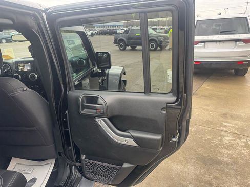 Used 2017 Jeep Wrangler Unlimited Sahara AWD/4WD image 16