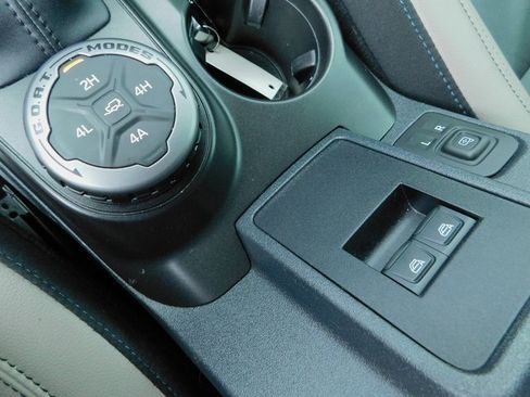 Used 2023 Ford Bronco Wildtrak image 23