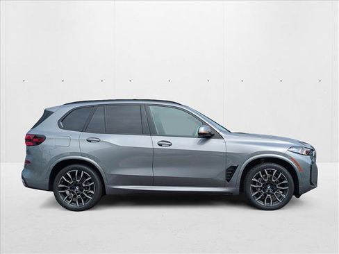 Used 2026 BMW X5 xDrive40i w/ M Sport Package AWD/4WD image 3