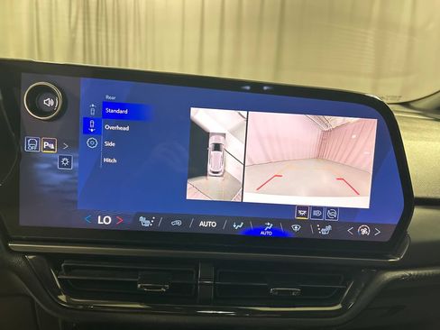 Used 2024 Chevrolet Equinox EV RS FWD image 18
