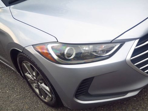 Used 2017 Hyundai Elantra SE FWD image 27