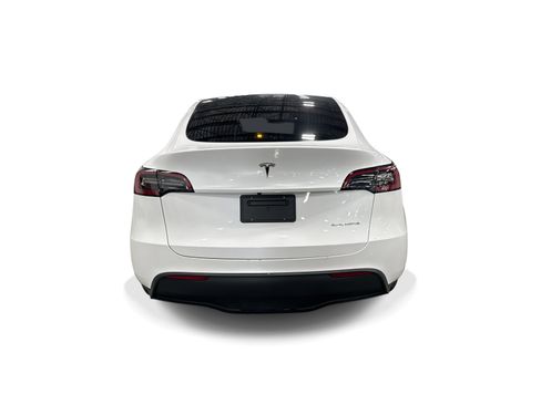 Certified 2023 Tesla Model Y AWD image 5