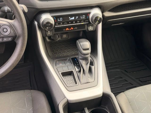 Used 2023 Toyota RAV4 XLE FWD image 15