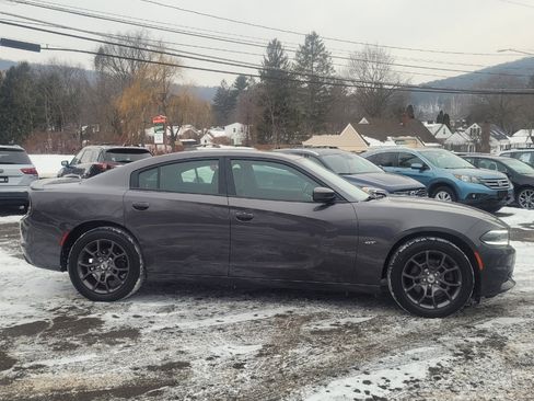 Used 2018 Dodge Charger GT image 9