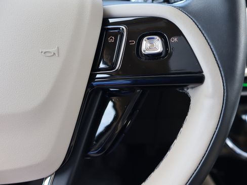 Used 2025 Lincoln Corsair Reserve FWD image 17