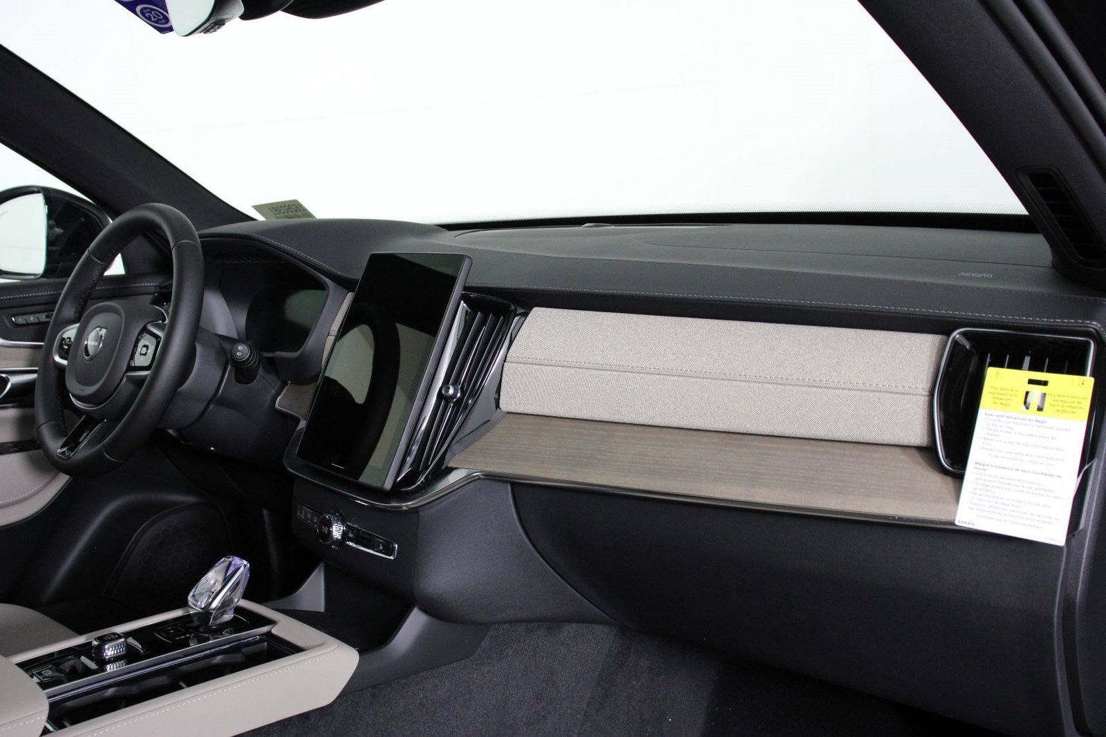 New 2026 Volvo XC90 T8 Plus AWD/4WD image 9