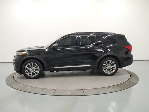 Used 2023 Ford Explorer XLT w/ Equipment Group 202A RWD image 5