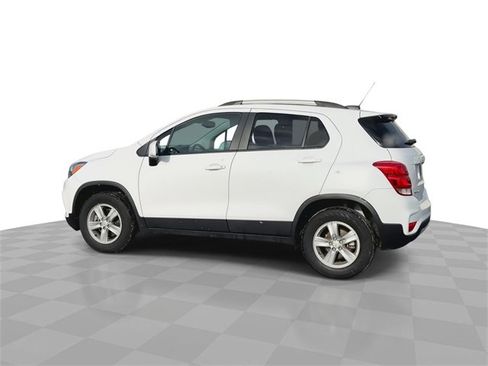 Certified 2022 Chevrolet Trax LT w/ LT Convenience Package image 6