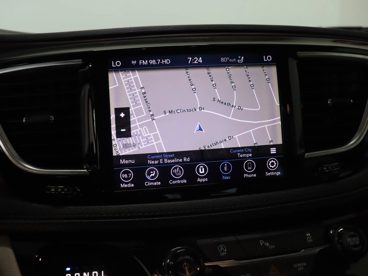 Used 2020 Chrysler Pacifica Limited FWD image 11