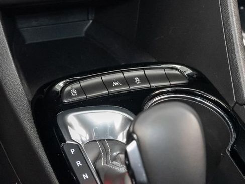 Used 2025 Buick Encore GX Preferred image 17