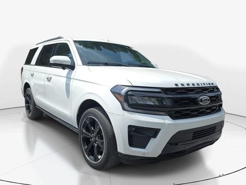 Used 2023 Ford Expedition Limited AWD/4WD image 3