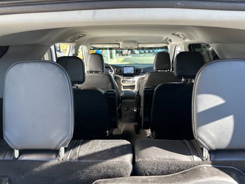 Used 2023 Ford Explorer XLT w/ Equipment Group 202A image 13