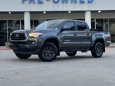 Used 2020 Toyota Tacoma SR5 image 2