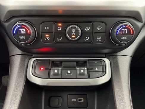 Certified 2023 GMC Acadia SLE w/ Driver Convenience Package image 35