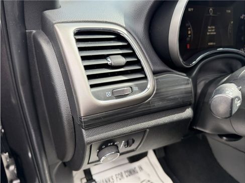 Used 2019 Jeep Grand Cherokee Altitude image 34