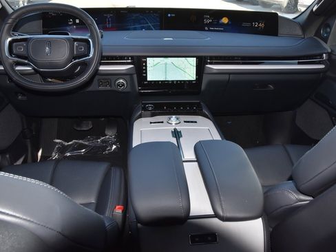 New 2025 Lincoln Navigator L Reserve w/ Jet Appearance Package image 17