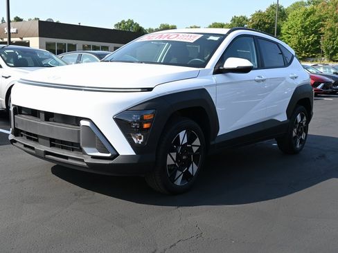 Used 2024 Hyundai Kona SEL w/ Convenience Package image 2