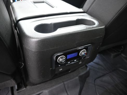 Used 2022 Chevrolet Tahoe Z71 w/ Luxury Package AWD/4WD image 25