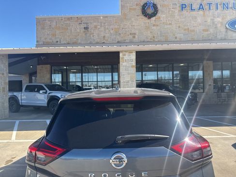 Used 2021 Nissan Rogue SV image 6