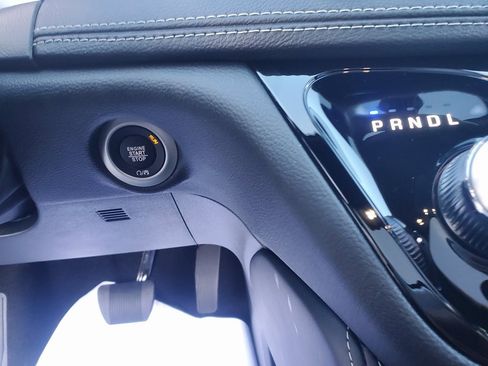 New 2026 Chrysler Pacifica Limited image 17