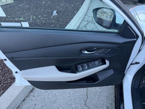 Used 2023 Honda Accord Touring image 11