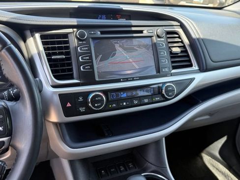 Used 2019 Toyota Highlander XLE AWD/4WD image 21