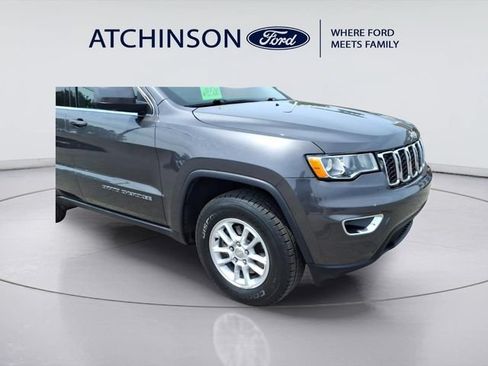 Used 2019 Jeep Grand Cherokee Laredo w/ Security & Convenience Group AWD/4WD image 4
