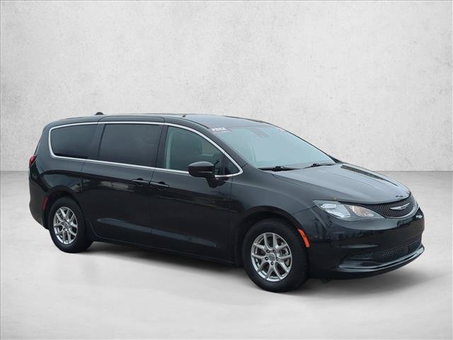 Used 2023 Chrysler Voyager LX FWD image 3