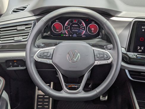 Used 2026 Volkswagen Atlas Peak Edition AWD/4WD image 28