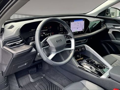 Used 2025 Audi Q5 Premium w/ Convenience Package AWD/4WD image 17