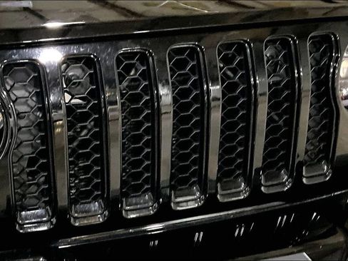 Used 2022 Jeep Gladiator Overland image 11