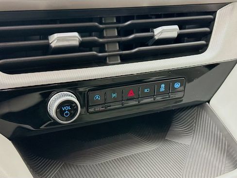 Used 2025 Ford Explorer Active w/ Active Comfort Package image 16