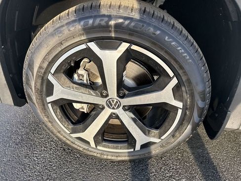 New 2026 Volkswagen Tiguan SE AWD/4WD image 8