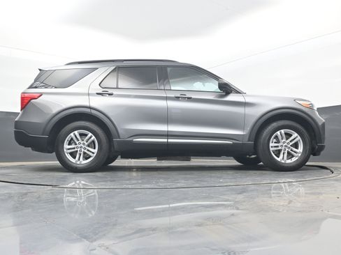 Used 2022 Ford Explorer XLT AWD/4WD image 31