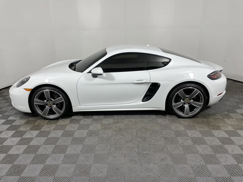 Used 2024 Porsche 718 Cayman image 2