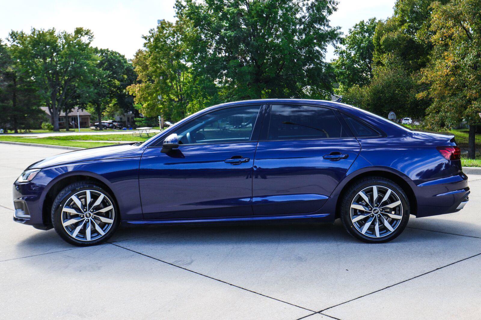 Used 2022 Audi A4 2.0T Premium Plus AWD/4WD image 4