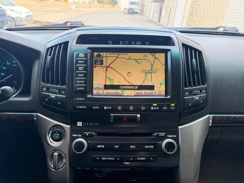 Used 2011 Toyota Land Cruiser w/ Upgrade Pkg AWD/4WD image 30