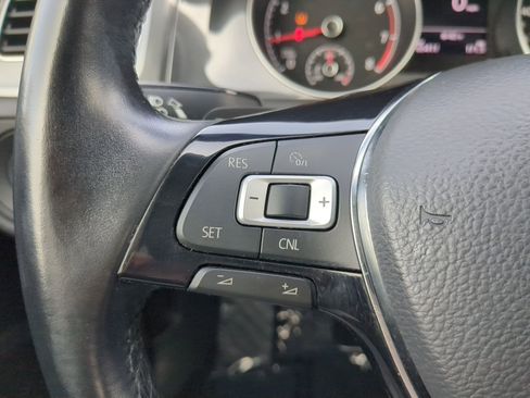 Used 2018 Volkswagen Golf S image 19