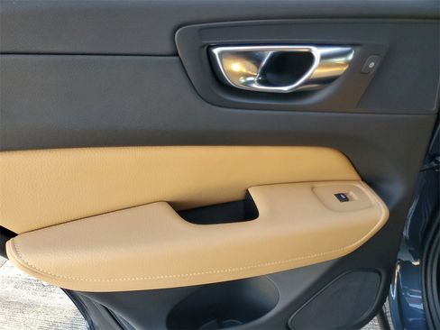 Used 2020 Volvo XC60 T5 Inscription image 13