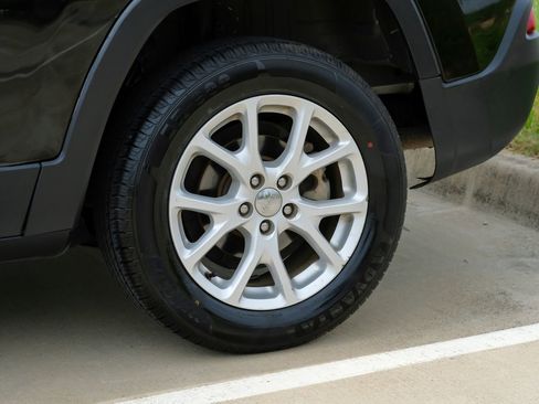 Used 2017 Jeep Cherokee Latitude w/ Safety/Convenience Group image 57