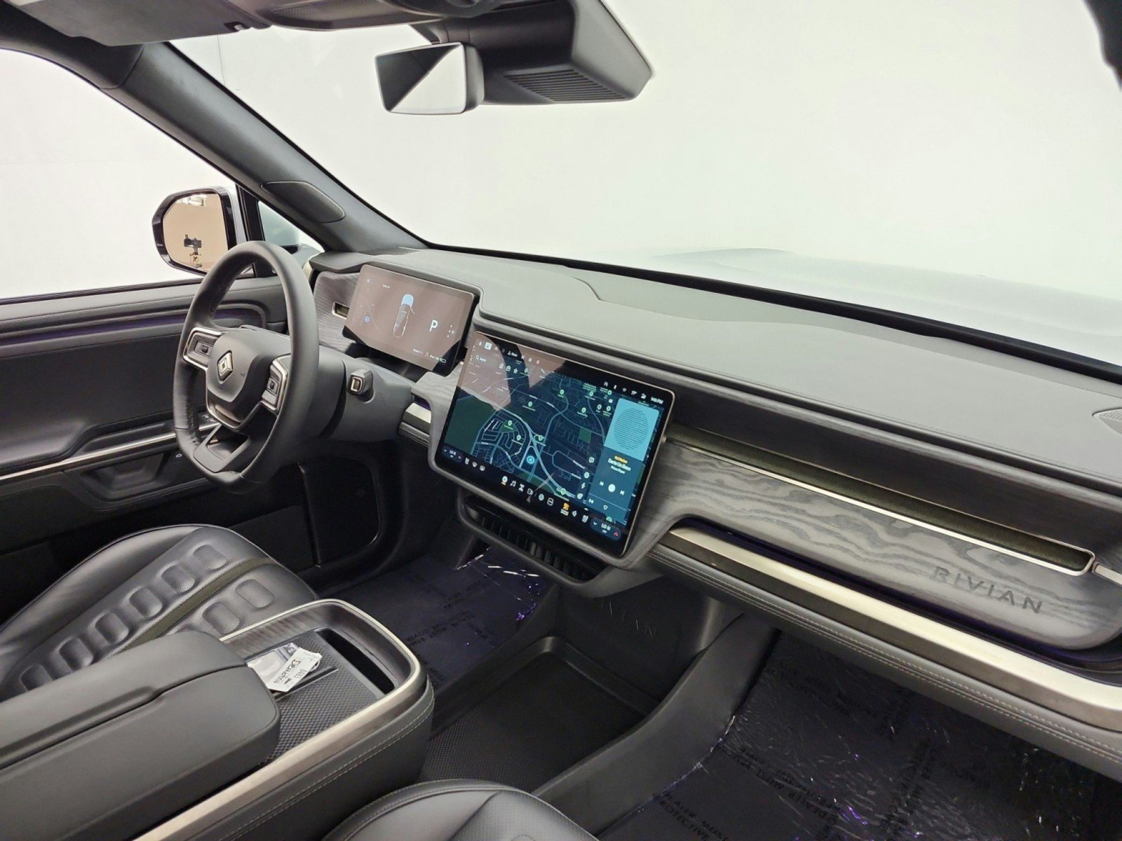 Used 2025 Rivian R1S Adventure Dual AWD/4WD image 18
