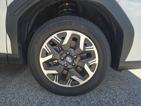 Used 2025 Subaru Forester Premium AWD/4WD image 6