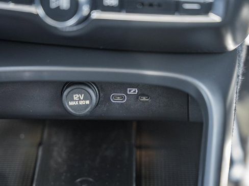 Certified 2025 Volvo XC40 B5 Plus image 25