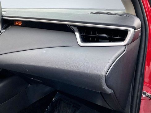 Used 2021 Toyota Corolla LE image 18