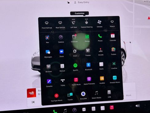 Used 2022 Tesla Model Y Long Range image 22