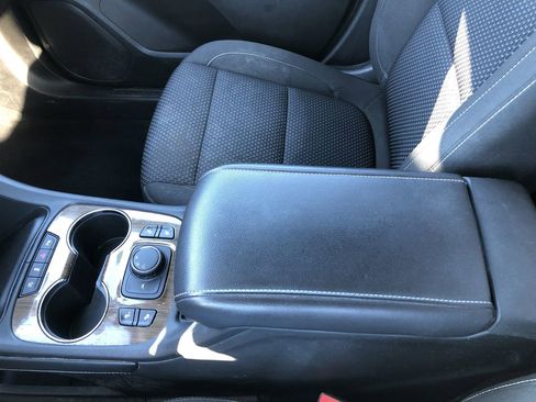 Used 2023 GMC Acadia SLE w/ Driver Convenience Package image 19