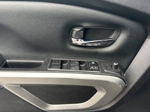 Used 2022 Nissan Titan SV w/ Accessory Utility Package image 10