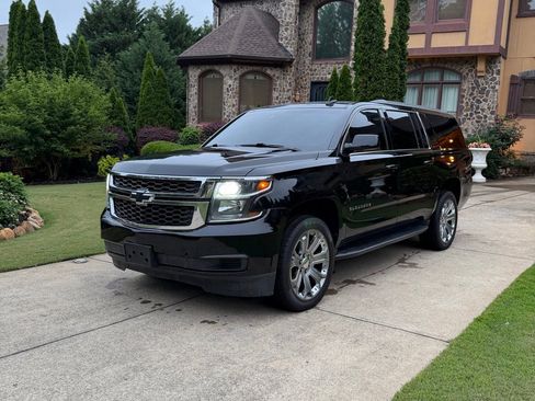 Used 2019 Chevrolet Suburban LT RWD image 2
