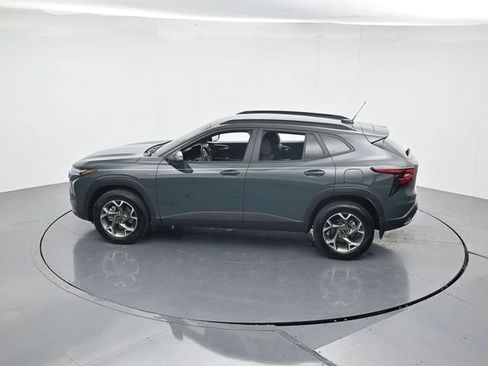 Used 2025 Chevrolet Trax LT w/ Driver Confidence Package FWD image 42